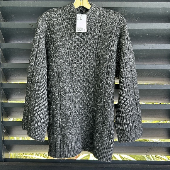 H&M Sweaters - NWT H & M Divided Sweater